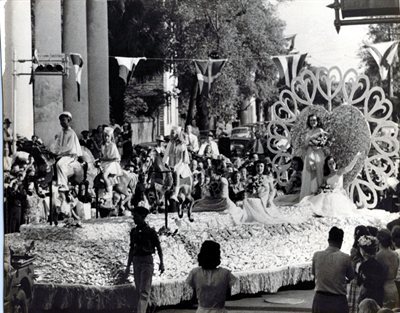 Charleston Azalea Festival Parade — Folly Beach delegation / Alma Tharp — 1948